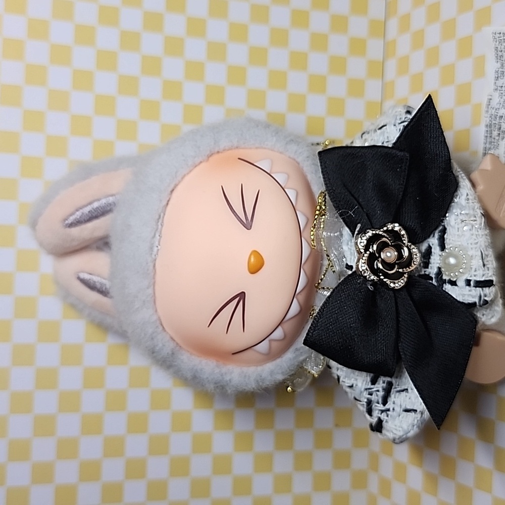 Brand New Labubu  Mini Plus Clothes Shawl With Bow  Accessories.